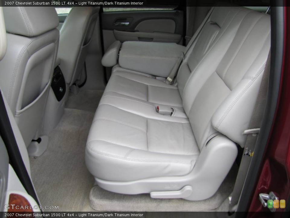 Light Titanium/Dark Titanium Interior Photo for the 2007 Chevrolet Suburban 1500 LT 4x4 #54518699