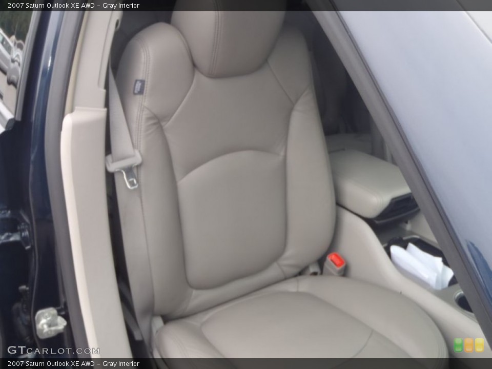 Gray Interior Photo for the 2007 Saturn Outlook XE AWD #54523031