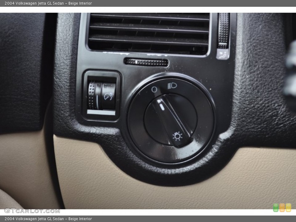 Beige Interior Controls for the 2004 Volkswagen Jetta GL Sedan #54528452