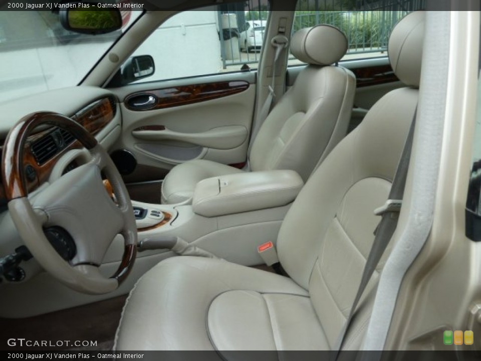 Oatmeal Interior Photo for the 2000 Jaguar XJ Vanden Plas #54539491