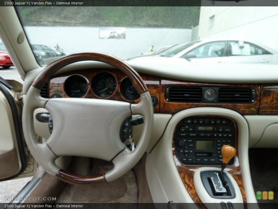 Oatmeal Interior Dashboard for the 2000 Jaguar XJ Vanden Plas #54539551