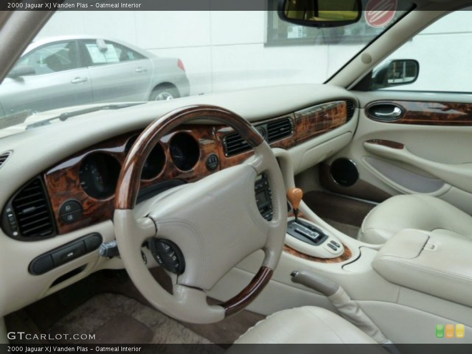 Oatmeal Interior Photo for the 2000 Jaguar XJ Vanden Plas #54539577