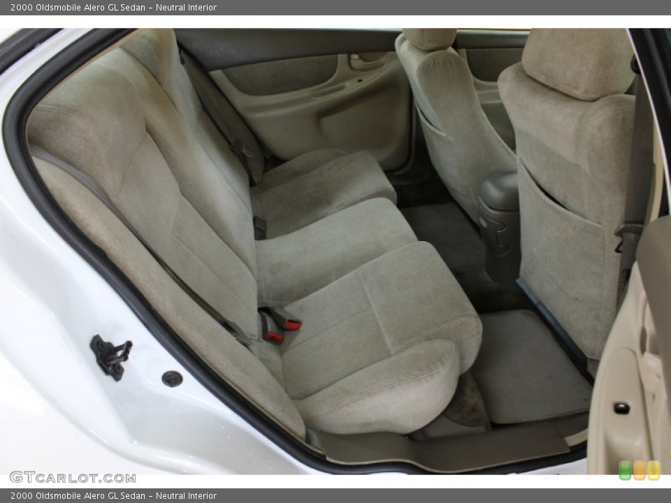 Neutral Interior Photo for the 2000 Oldsmobile Alero GL Sedan #54541563