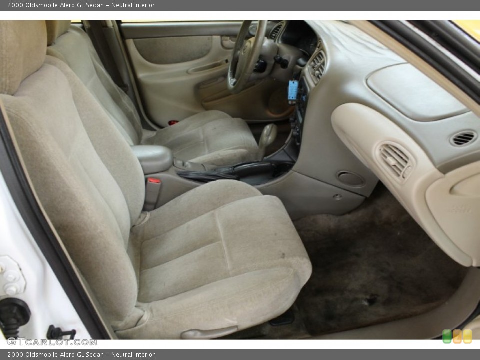 Neutral Interior Photo for the 2000 Oldsmobile Alero GL Sedan #54541571