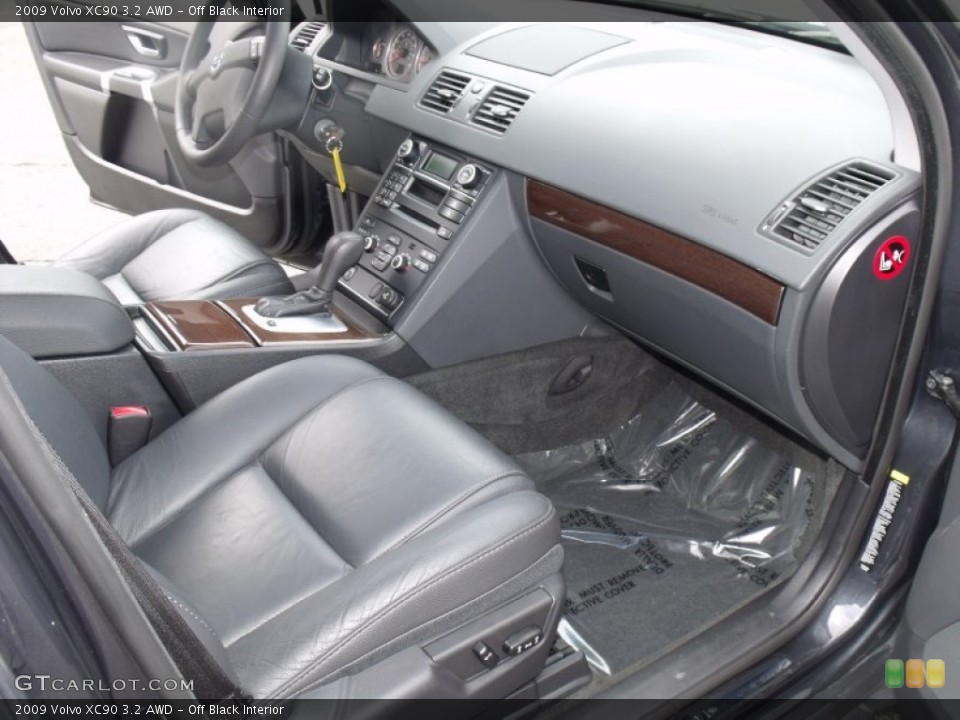 Off Black Interior Dashboard for the 2009 Volvo XC90 3.2 AWD #54564078
