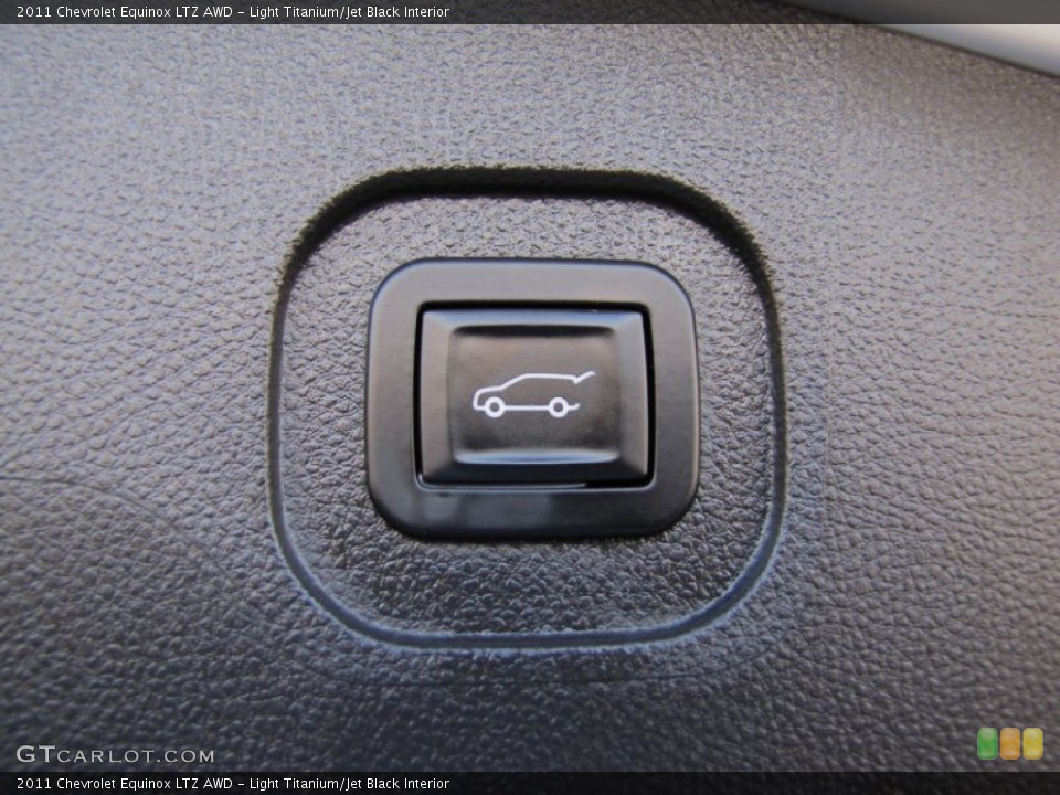 Light Titanium/Jet Black Interior Controls for the 2011 Chevrolet Equinox LTZ AWD #54572826