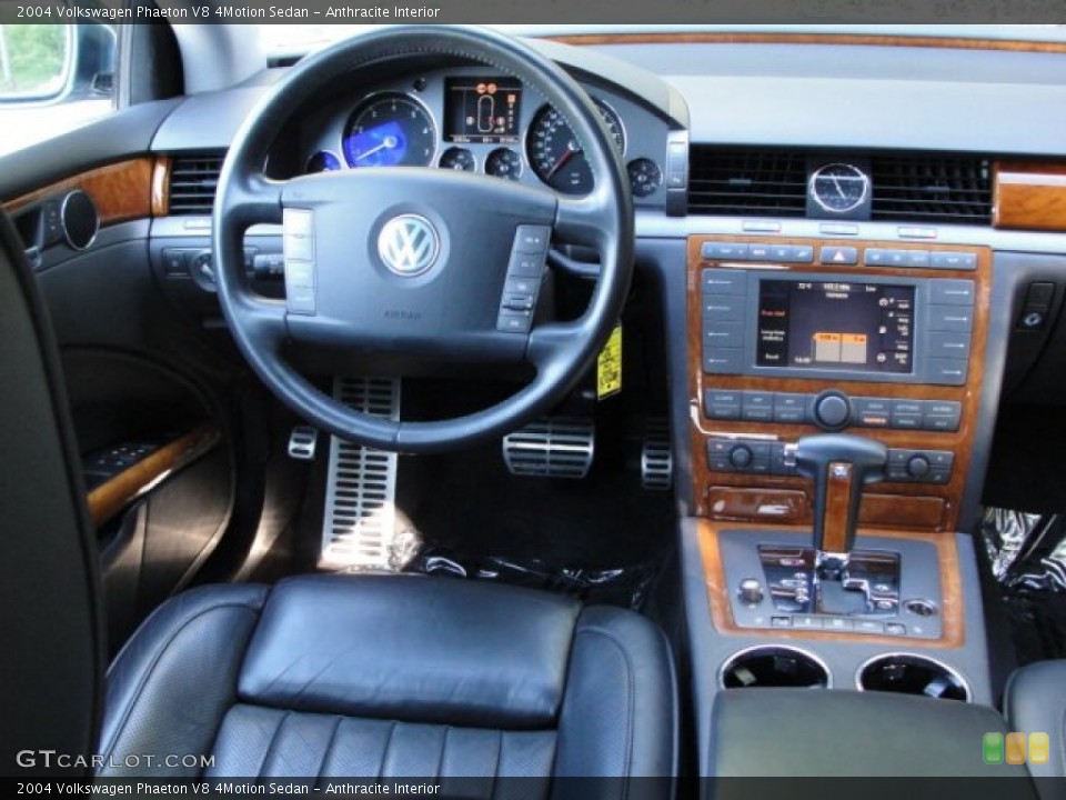 Anthracite Interior Photo for the 2004 Volkswagen Phaeton V8 4Motion Sedan #54575040