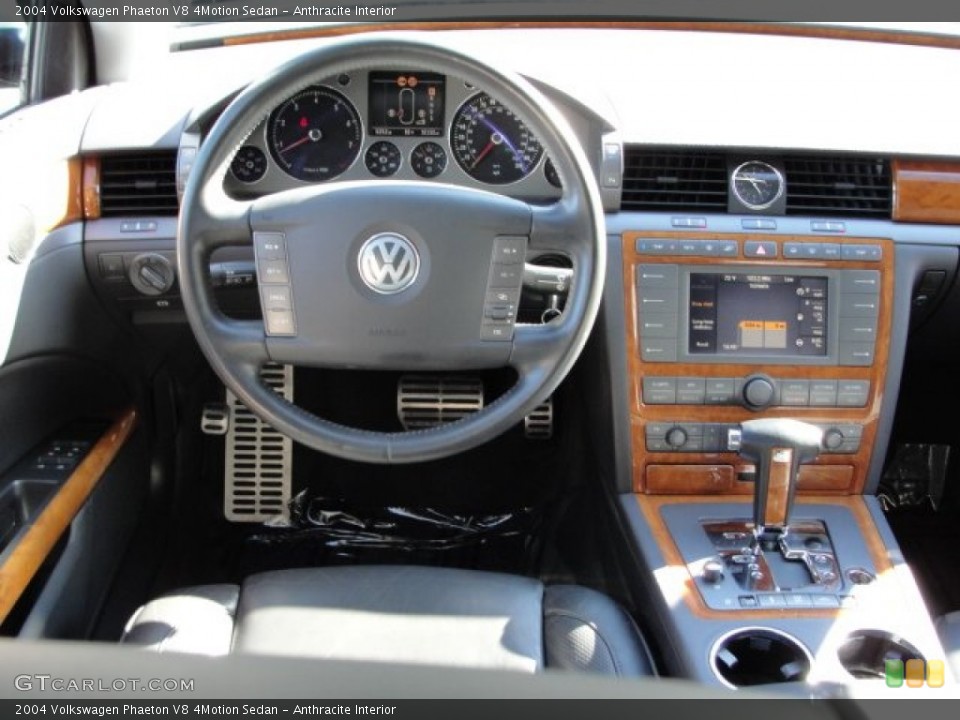 Anthracite Interior Dashboard for the 2004 Volkswagen Phaeton V8 4Motion Sedan #54575046
