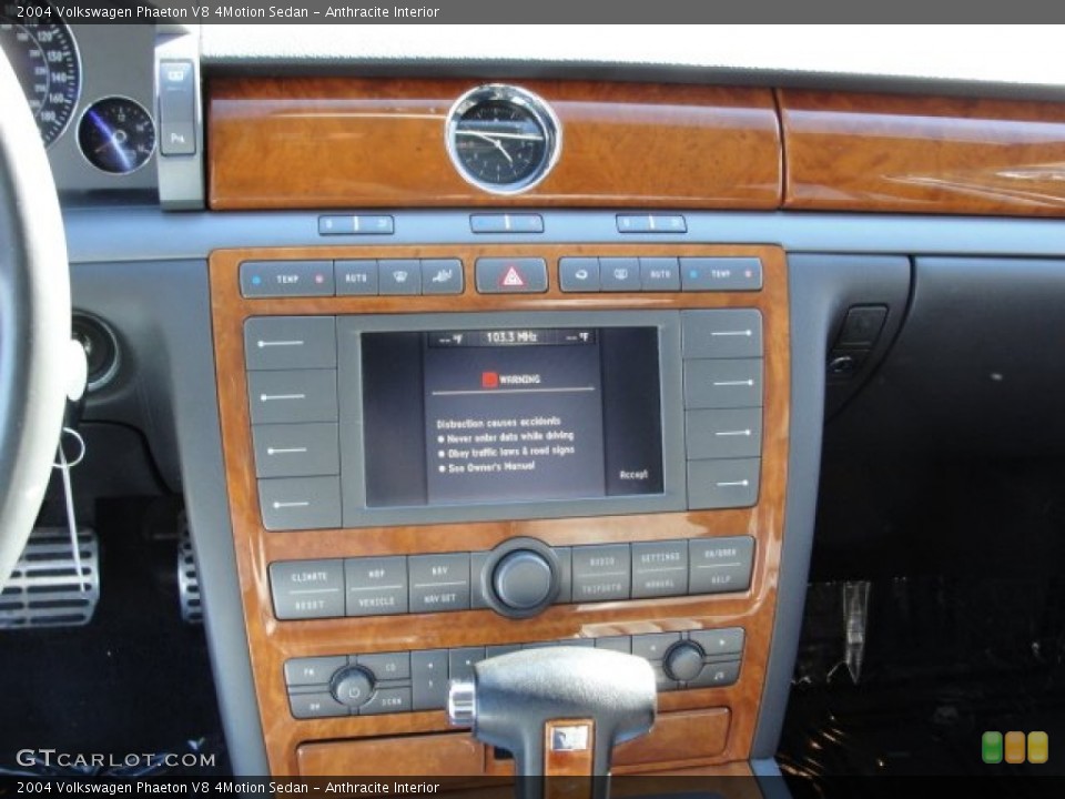 Anthracite Interior Controls for the 2004 Volkswagen Phaeton V8 4Motion Sedan #54575052