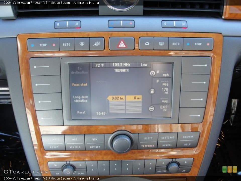 Anthracite Interior Controls for the 2004 Volkswagen Phaeton V8 4Motion Sedan #54575064