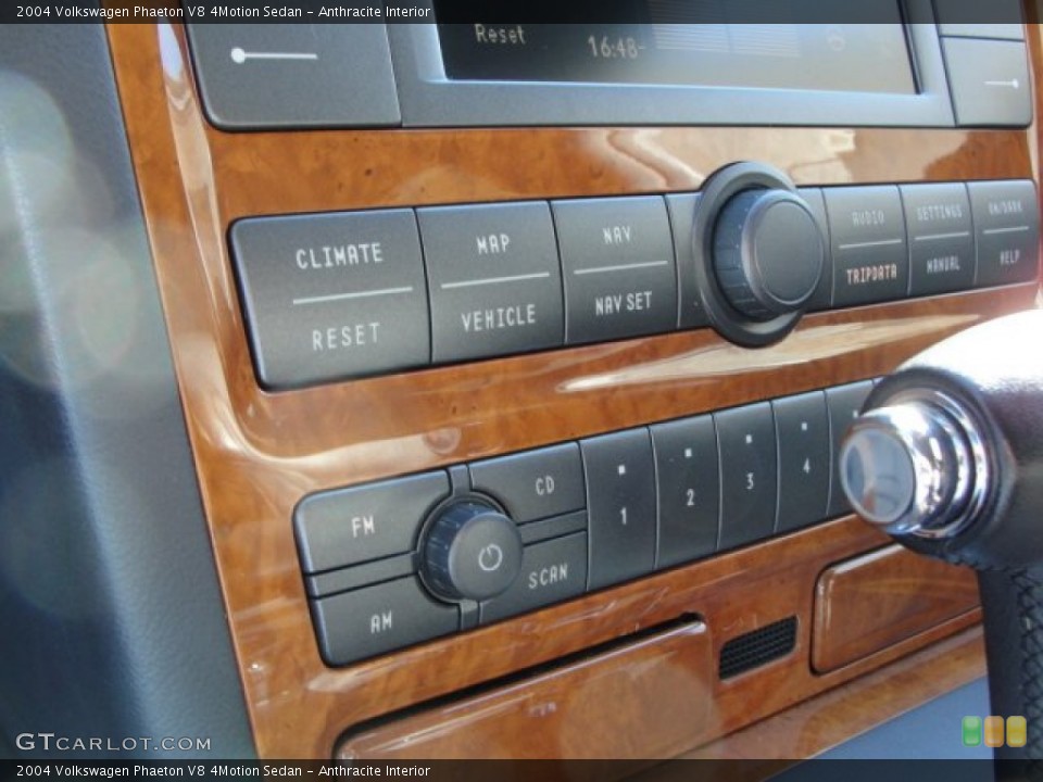Anthracite Interior Controls for the 2004 Volkswagen Phaeton V8 4Motion Sedan #54575071
