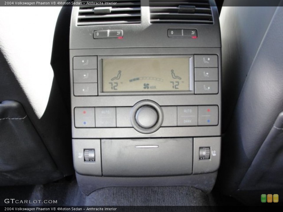 Anthracite Interior Controls for the 2004 Volkswagen Phaeton V8 4Motion Sedan #54575136
