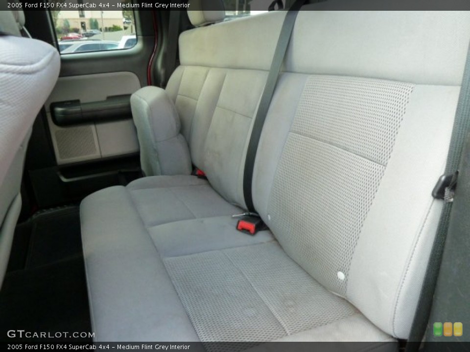 Medium Flint Grey Interior Photo for the 2005 Ford F150 FX4 SuperCab 4x4 #54578975