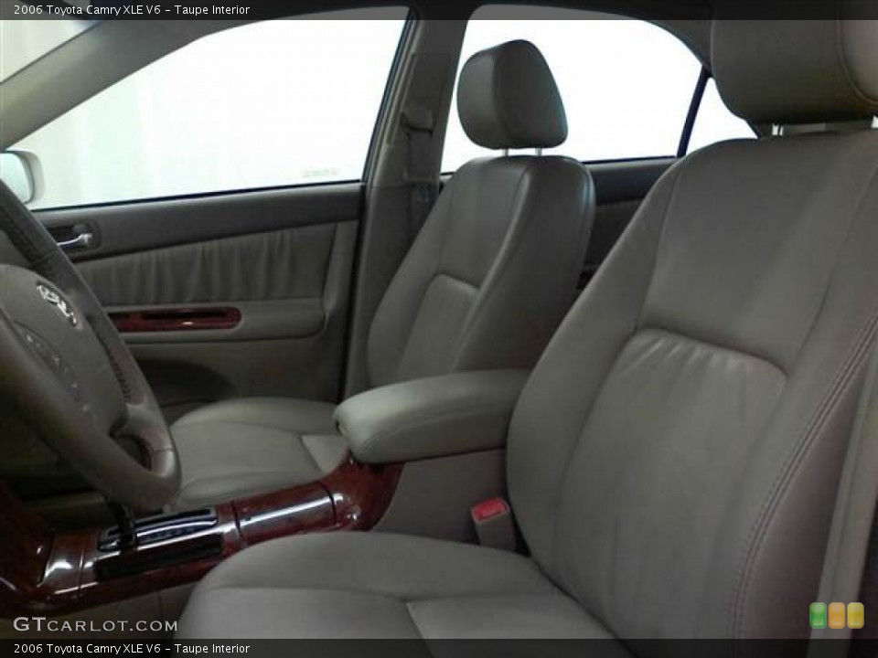 Taupe Interior Photo for the 2006 Toyota Camry XLE V6 #54582425