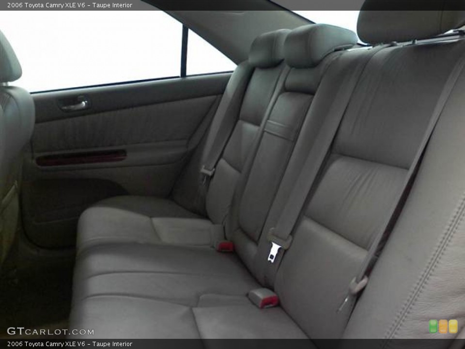 Taupe Interior Photo for the 2006 Toyota Camry XLE V6 #54582434