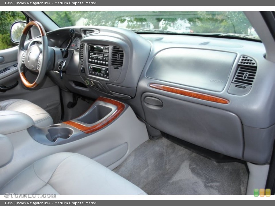 Medium Graphite Interior Photo for the 1999 Lincoln Navigator 4x4 #54584561