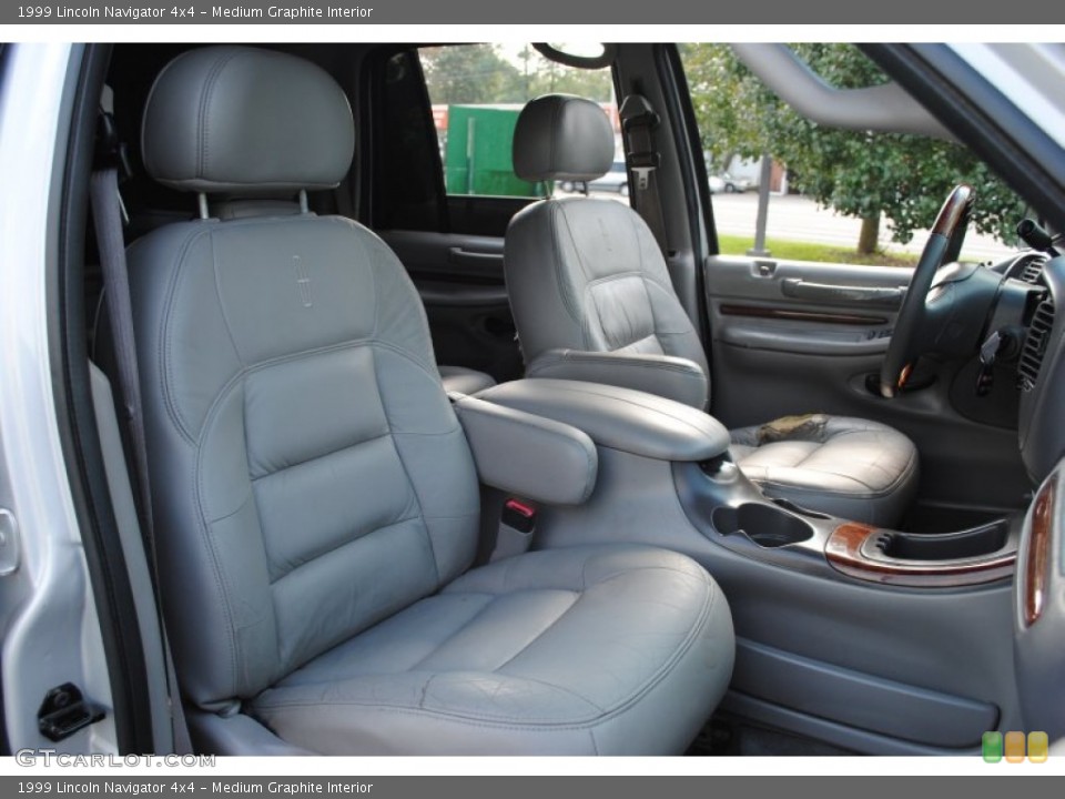 Medium Graphite Interior Photo for the 1999 Lincoln Navigator 4x4 #54584570