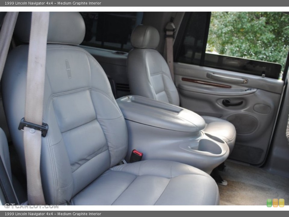 Medium Graphite Interior Photo for the 1999 Lincoln Navigator 4x4 #54584576