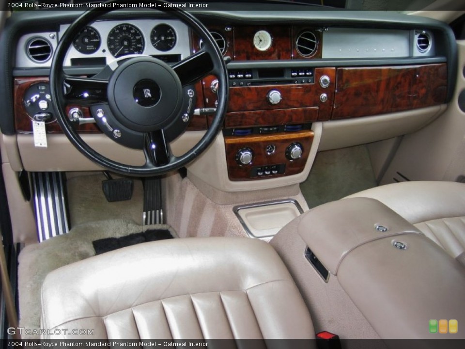 Oatmeal Interior Photo for the 2004 Rolls-Royce Phantom  #54597173