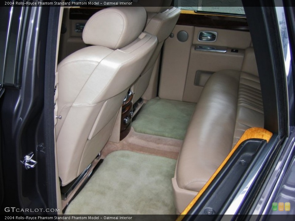 Oatmeal Interior Photo for the 2004 Rolls-Royce Phantom  #54597188