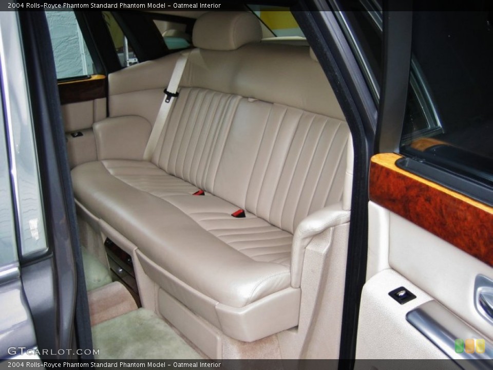 Oatmeal Interior Photo for the 2004 Rolls-Royce Phantom  #54597197