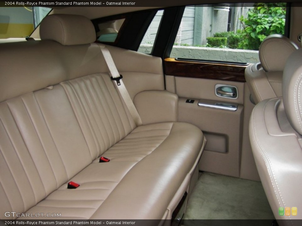 Oatmeal Interior Photo for the 2004 Rolls-Royce Phantom  #54597215