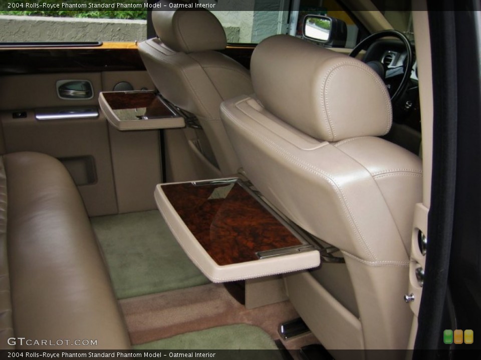 Oatmeal Interior Photo for the 2004 Rolls-Royce Phantom  #54597224