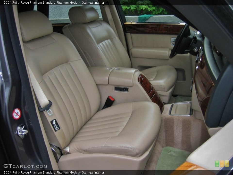 Oatmeal Interior Photo for the 2004 Rolls-Royce Phantom  #54597233