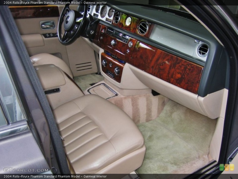 Oatmeal Interior Dashboard for the 2004 Rolls-Royce Phantom  #54597242
