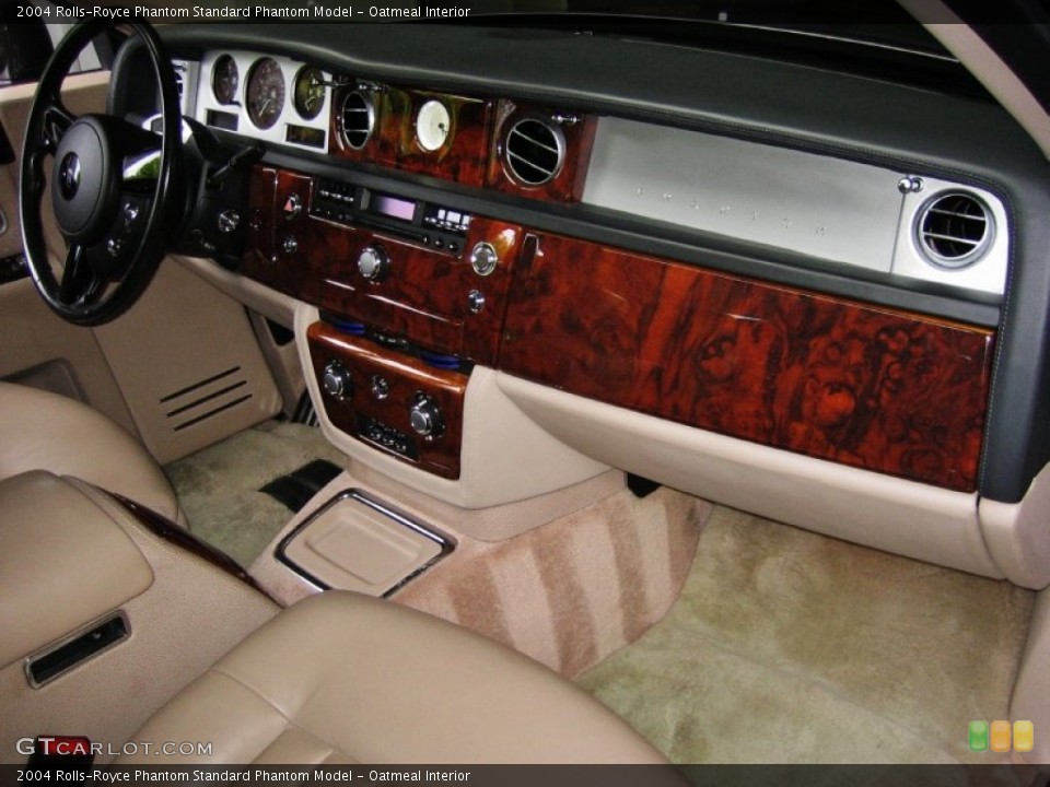 Oatmeal Interior Dashboard for the 2004 Rolls-Royce Phantom  #54597269