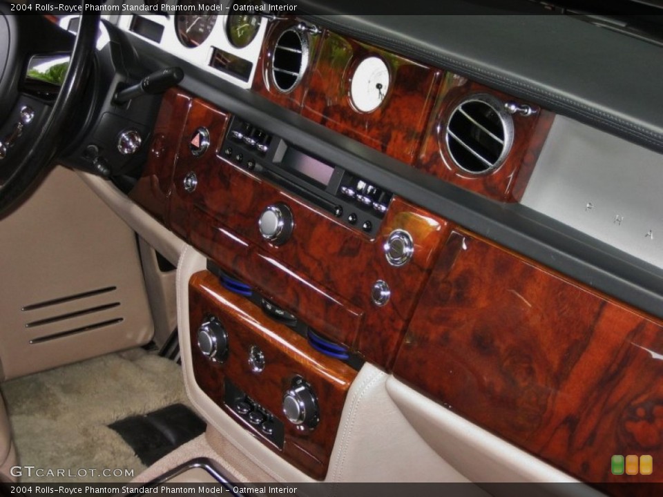 Oatmeal Interior Controls for the 2004 Rolls-Royce Phantom  #54597278
