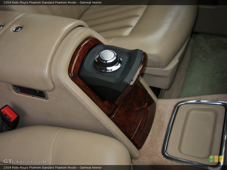 Oatmeal Interior Controls for the 2004 Rolls-Royce Phantom  #54597296