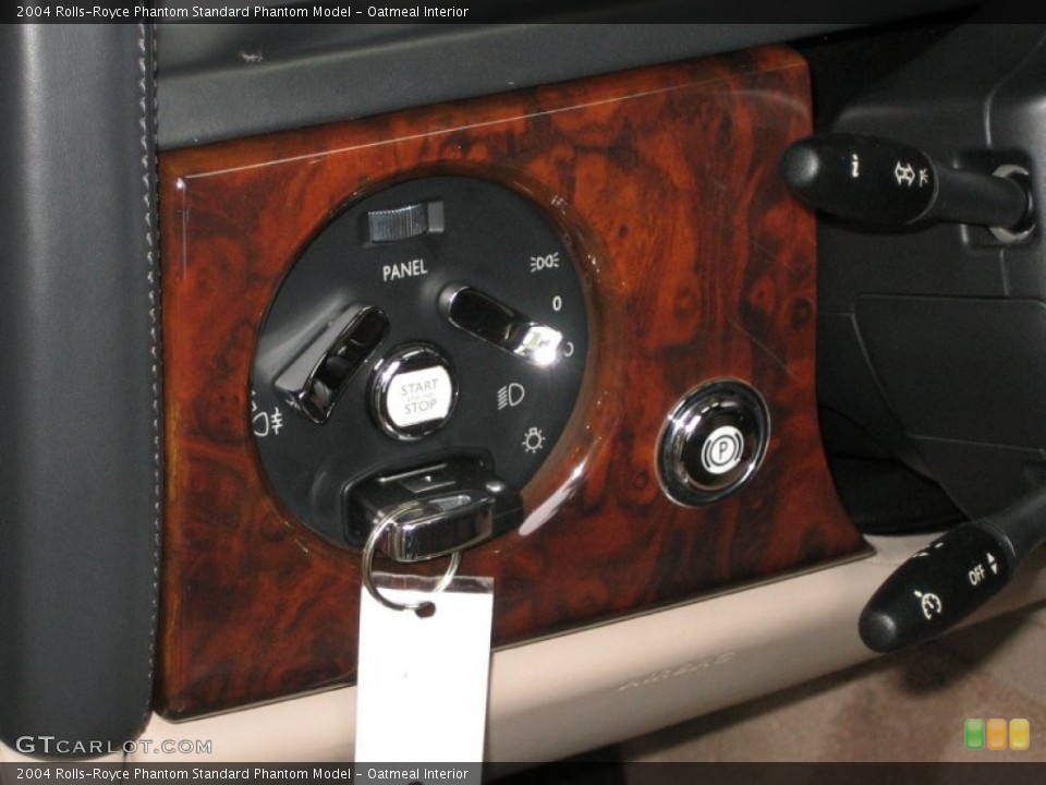 Oatmeal Interior Controls for the 2004 Rolls-Royce Phantom  #54597314