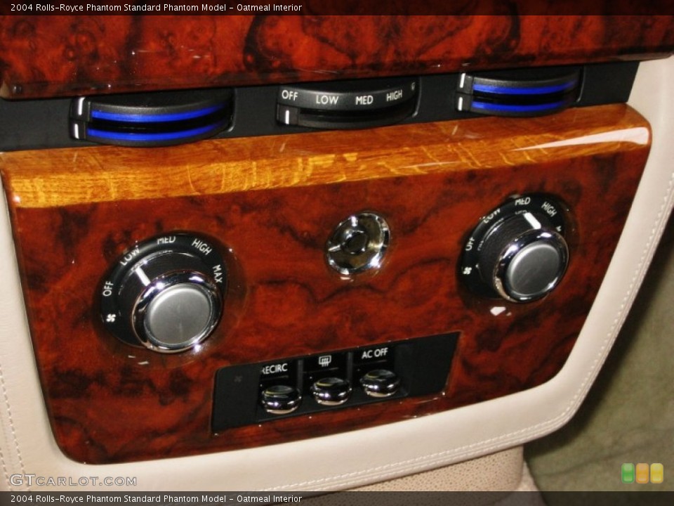 Oatmeal Interior Controls for the 2004 Rolls-Royce Phantom  #54597374