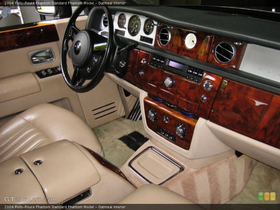 Oatmeal Interior Photo for the 2004 Rolls-Royce Phantom  #54597383