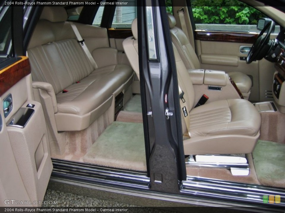 Oatmeal Interior Photo for the 2004 Rolls-Royce Phantom  #54597409