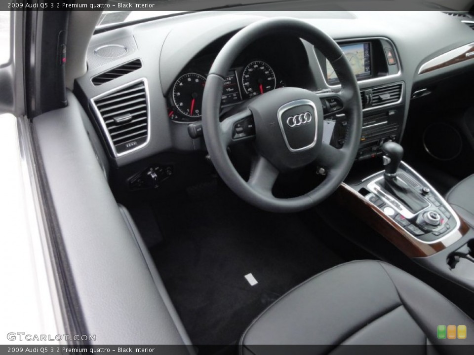 Black Interior Dashboard for the 2009 Audi Q5 3.2 Premium quattro #54604850