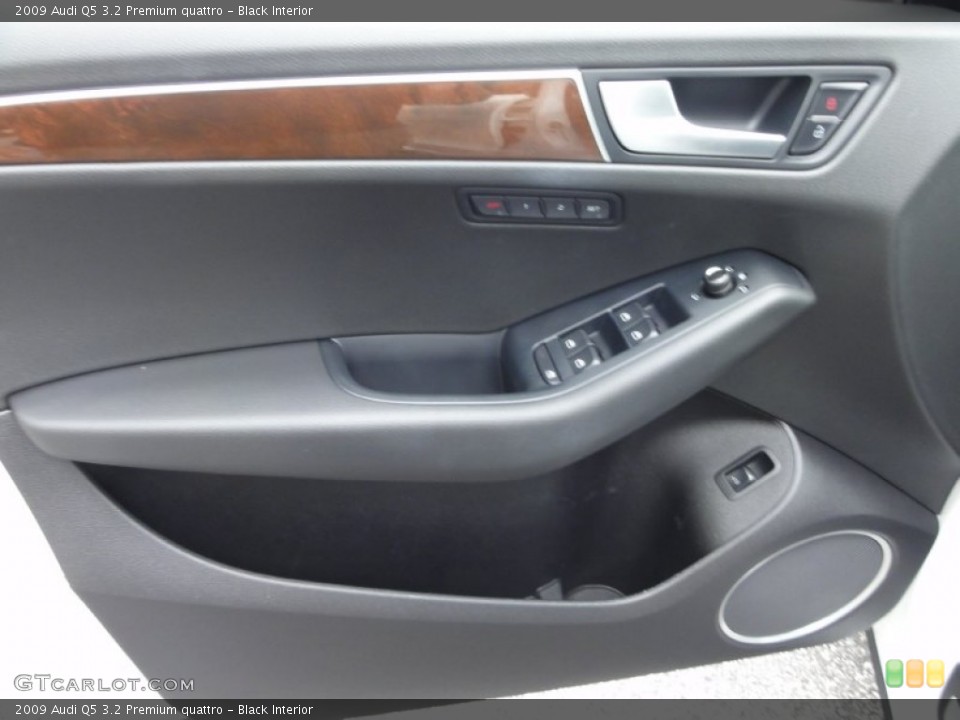 Black Interior Door Panel for the 2009 Audi Q5 3.2 Premium quattro #54604868