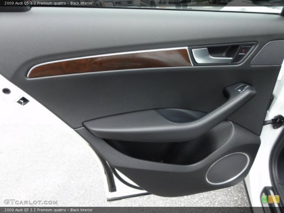 Black Interior Door Panel for the 2009 Audi Q5 3.2 Premium quattro #54604970