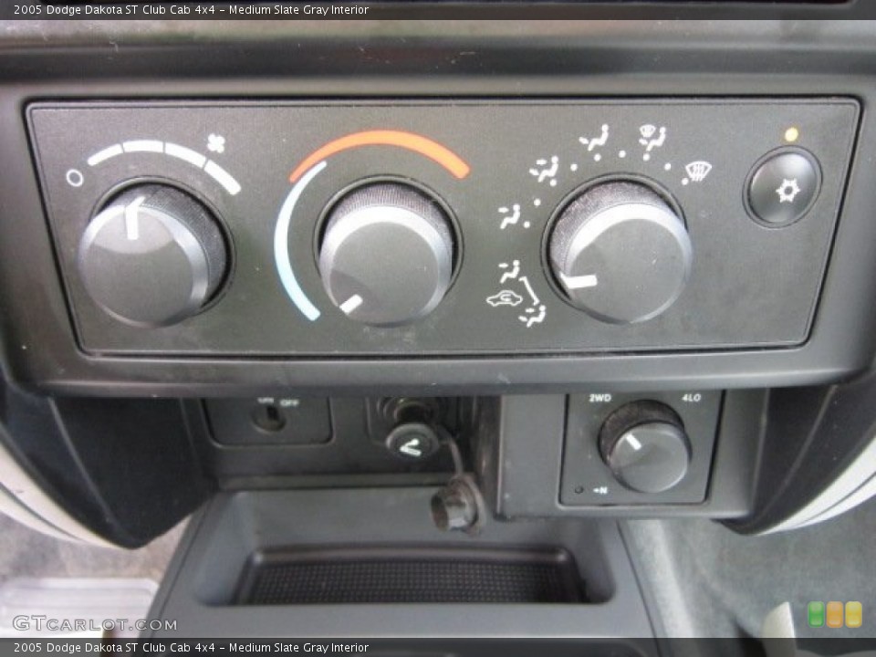 Medium Slate Gray Interior Controls for the 2005 Dodge Dakota ST Club Cab 4x4 #54604994