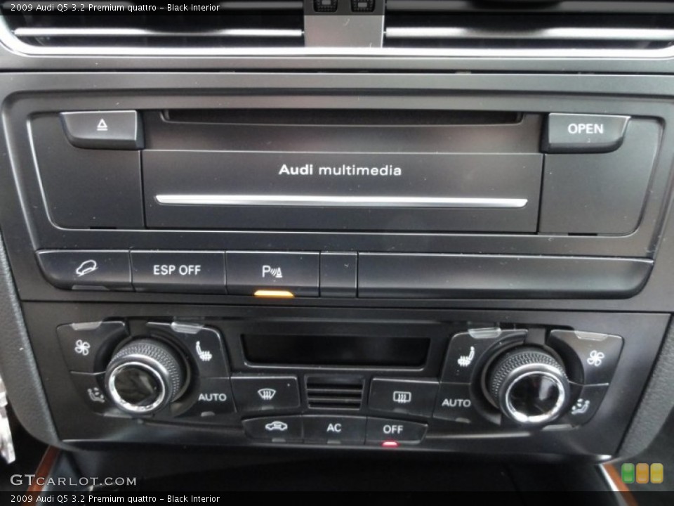Black Interior Controls for the 2009 Audi Q5 3.2 Premium quattro #54605081