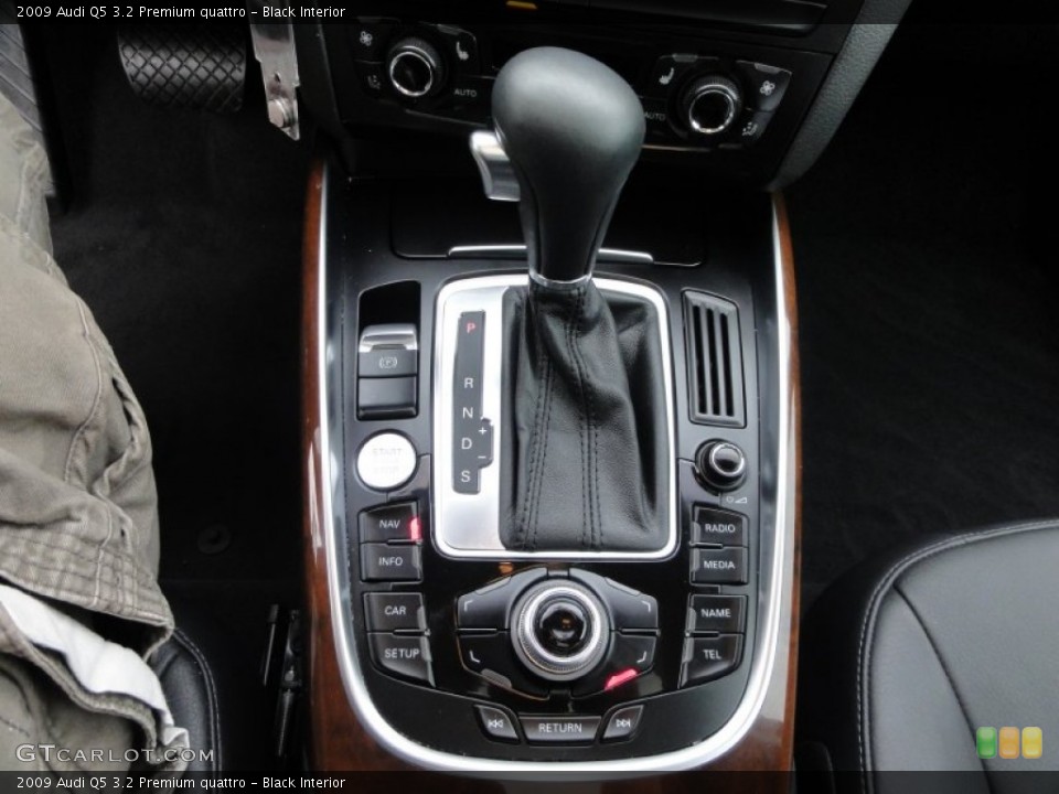 Black Interior Transmission for the 2009 Audi Q5 3.2 Premium quattro #54605090