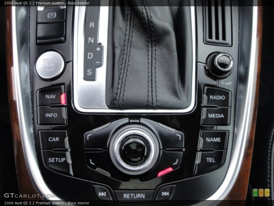 Black Interior Controls for the 2009 Audi Q5 3.2 Premium quattro #54605099