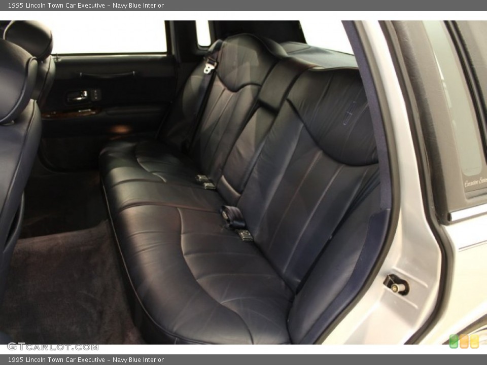 Navy Blue Interior Photo for the 1995 Lincoln Town Car Executive #54625743