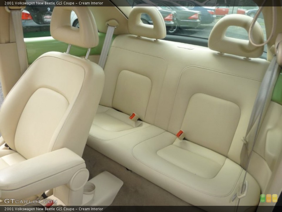 Cream Interior Photo for the 2001 Volkswagen New Beetle GLS Coupe #54627801