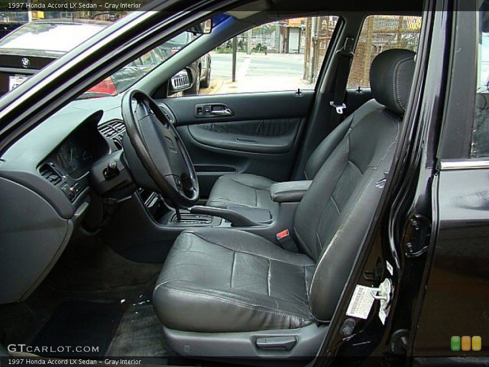 Gray Interior Photo for the 1997 Honda Accord LX Sedan #54636078