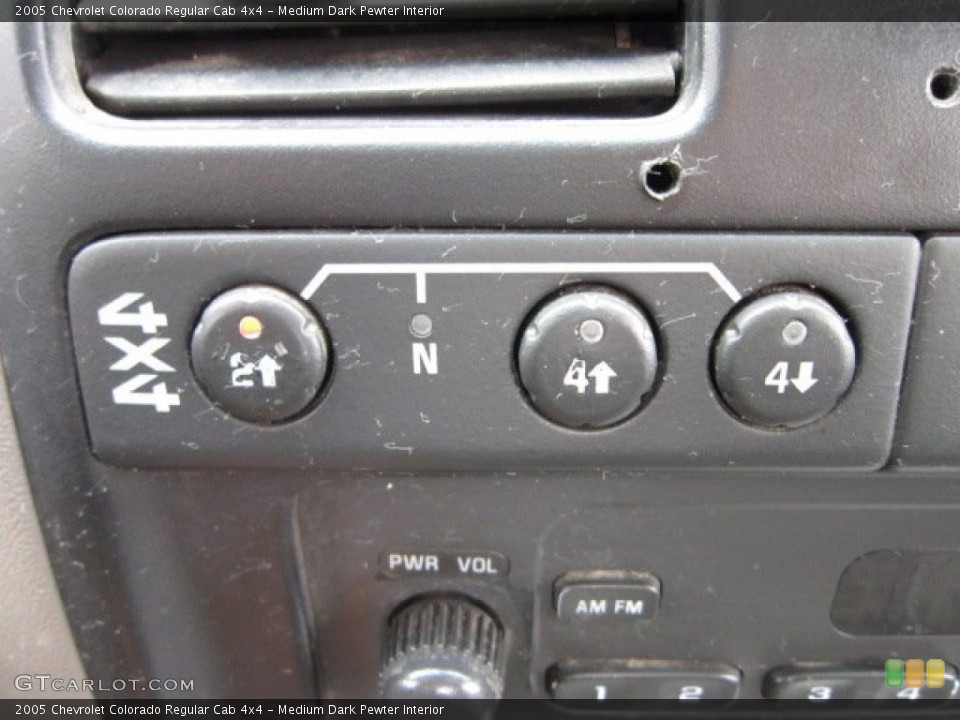 Medium Dark Pewter Interior Controls for the 2005 Chevrolet Colorado Regular Cab 4x4 #54645975