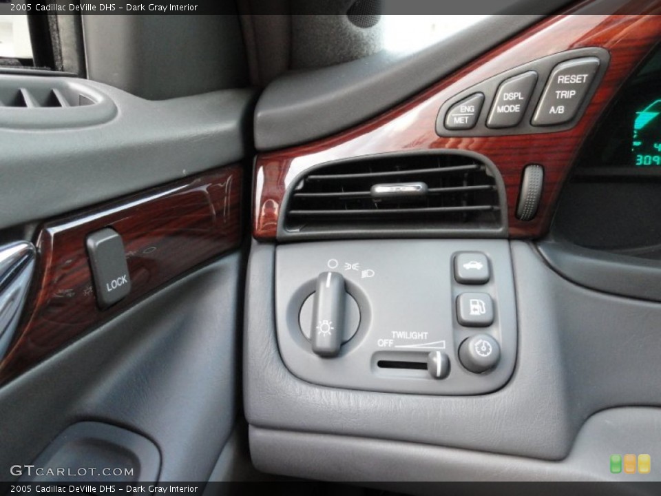 Dark Gray Interior Controls for the 2005 Cadillac DeVille DHS #54656007