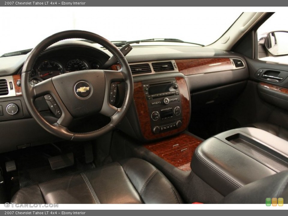 Ebony Interior Dashboard for the 2007 Chevrolet Tahoe LT 4x4 #54673041