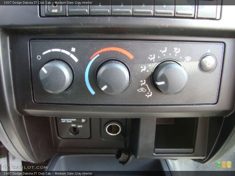 Medium Slate Gray Interior Controls for the 2007 Dodge Dakota ST Club Cab #54678588